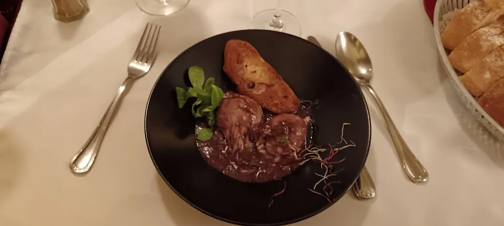 Œufs Murette Et Croûtons Frottée À l'Ail